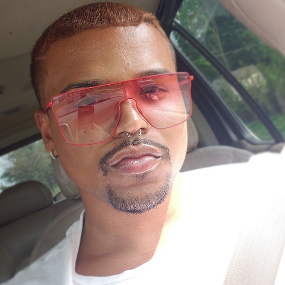 Meet your Posher, Keanu - Picture 2 of 4